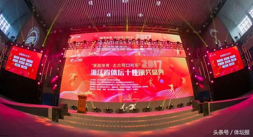 璀璨新星照亮可口可乐品牌之光，广告女主角引领时尚潮流